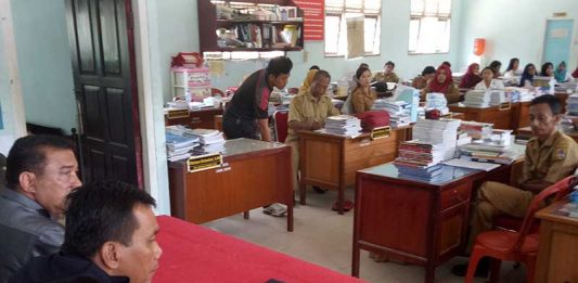 Guru-guru Trauma, Cuma Beli Kopi pun Tak Berani