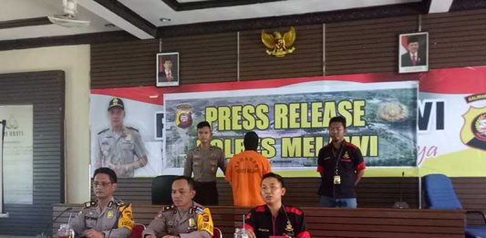 Kepsek dan Bendahara Kena OTT Saber Pungli