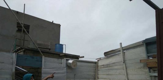 Tiba-tiba Atap Rumah Iloni Berterbangan