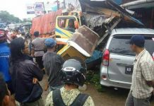 Tabrak Kios, Rumah dan Mobil