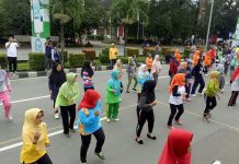 Pontianak Berjepin Diikuti 2.460 Peserta Para peserta Pontianak Berjepin melakukan latihan