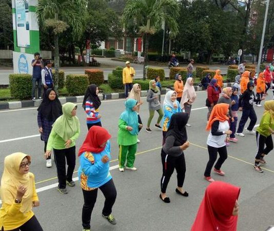 Pontianak Berjepin Diikuti 2.460 Peserta Para peserta Pontianak Berjepin melakukan latihan