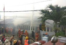 Hanguskan 14 Pintu Unit Usaha dan Rumah Warga