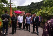 Jangan Kucilkan Penderita Kusta Gubernur Cornelis, Uskup Agung Emiritus Mgr H. Bumbun, Uskup Agung Pontianak Mgr. Agustinus Agus didampingi