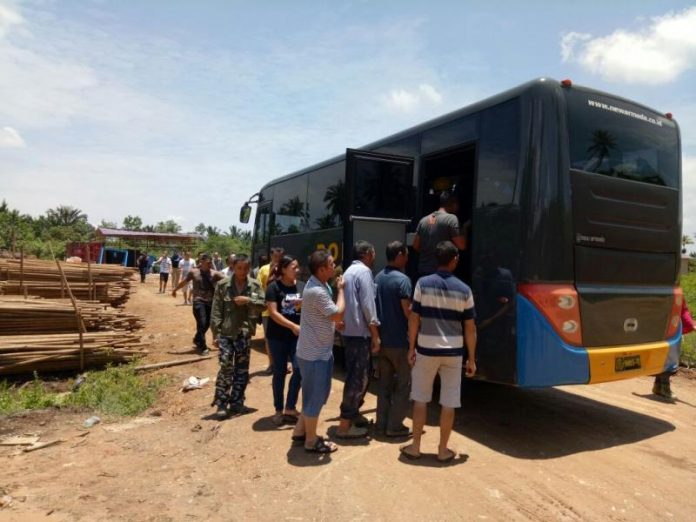 ajaran Dit Pol Air Polda Kalbar meringkus puluhan TKA asal Tiongkok di tepian Sungai Kapuas lokasi