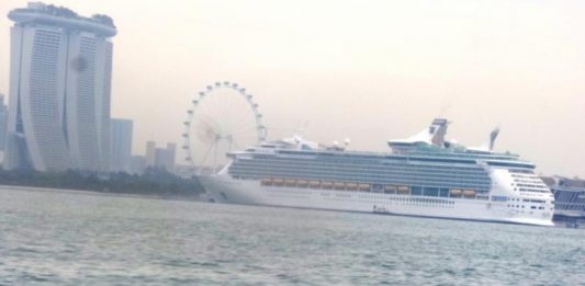 Dari Ferry, Penampakan Batam dengan Negeri “Singa” Sungguh Beda