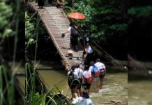 Pelajar Bertaruh Nyawa ke Sekolah
