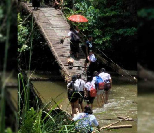 Pelajar Bertaruh Nyawa ke Sekolah