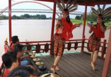 Wisata Menyusuri Sungai-sungai Kalimantan