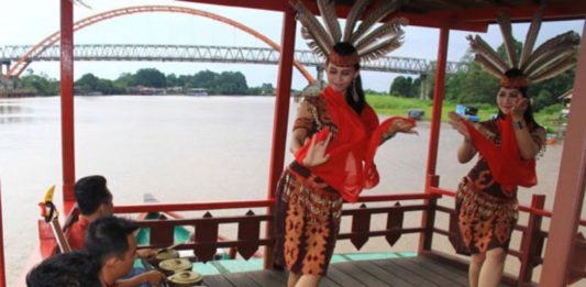 Wisata Menyusuri Sungai-sungai Kalimantan