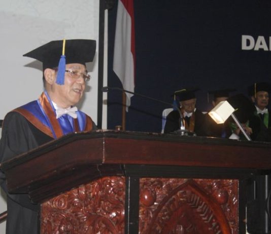 Putra Kalbar Doktor Kehormatan Undip yang Keenam