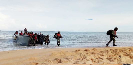 Marinir Serbu Pantai Kura-kura