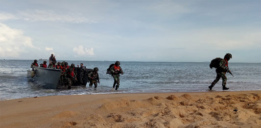 Marinir Serbu Pantai Kura-kura