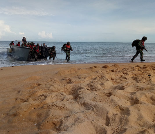 Marinir Serbu Pantai Kura-kura