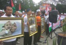 Demonstrasi Damai Perdana Tolak Pernyataan Trump