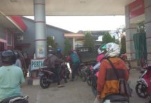 Apa-Apaan Nih..! SPBU Sekadau Lebih Prioritaskan Pembeli Jeriken