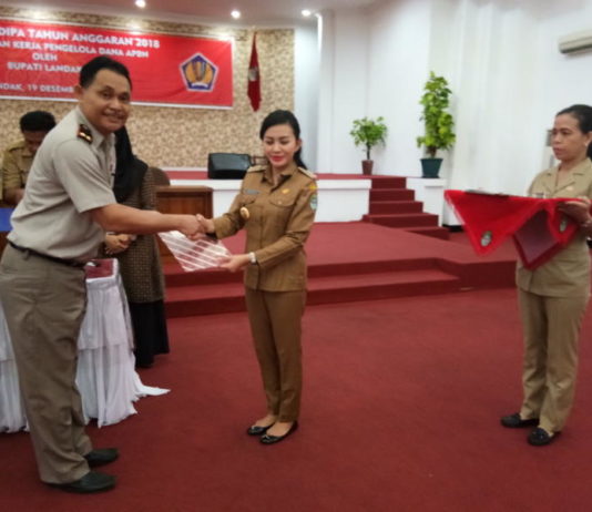 Karolin Serahkan DIPA 2018