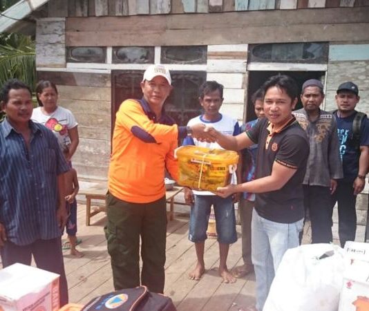 BPBD Serahkan Bantuan Korban Angin Puting Beliung