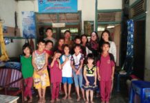 Atap Banyak Bocor, Tidur Berlampar Beralas Kasur Tipis