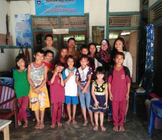 Atap Banyak Bocor, Tidur Berlampar Beralas Kasur Tipis