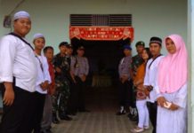 Remaja Masjid di Kapuas Hulu Jaga Gereja