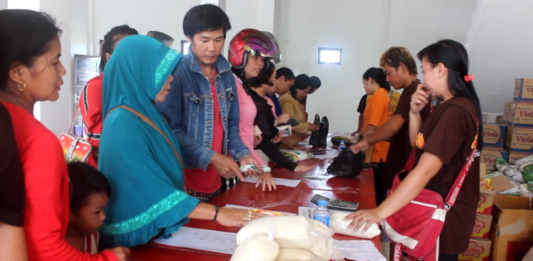Warga Serbu Operasi Pasar Pemkab Sekadau
