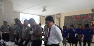 Istri Jadi Bandar, Suami Ditembak