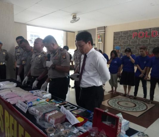 Istri Jadi Bandar, Suami Ditembak