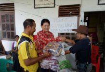 Wabup Salurkan Bantuan Kepada Korban Kebakaran Betang