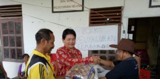 Wabup Salurkan Bantuan Kepada Korban Kebakaran Betang