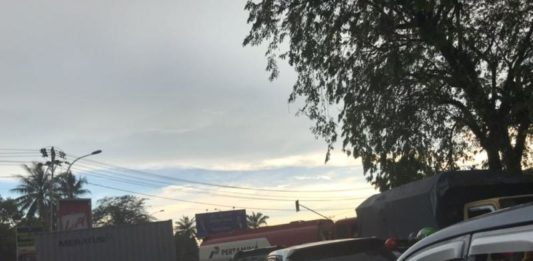 Macet Panjang, Makan Waktu Dua Jam