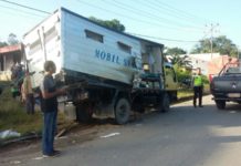 Tabrakan Dengan Mobil Ekspedisi Mobil Box Angkut Pelajar Ringsek