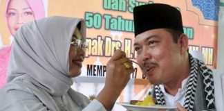 Ria Norsan: Setengah Abad Hidup di Dunia