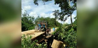 Dilintasi Truk Pengangkut Excavator PT. MBJ, Jembatan Utama di Pekawai Ambruk