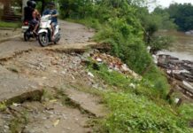 Abrasi di Jalan M Nawawi Terabaikan