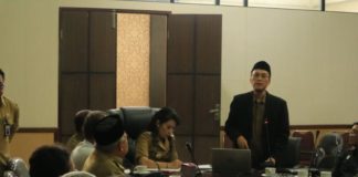 Mantan Wakil Ketua KPK Beri Arahan Hukum di Singkawang