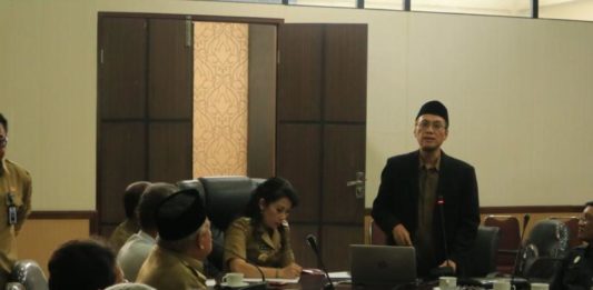 Mantan Wakil Ketua KPK Beri Arahan Hukum di Singkawang
