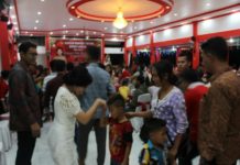 Ribuan Warga Hadiri Open House Natal di Rumdin Karolin