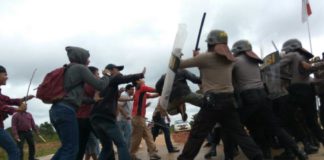 Redamkan Massa yang Beringas di Kantor KPU