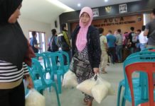 Ketika Polisi Jual Barang Bukti Kejahatan Beras kepada Warga