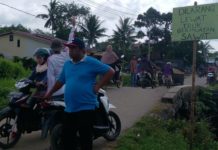 Warga Mega Timur Larang Truk Bermuatan Sawit Melintas