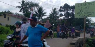 Warga Mega Timur Larang Truk Bermuatan Sawit Melintas