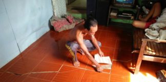 Rumah Warga Nyaris Ambruk Akibat Longsor