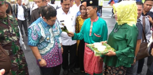 Pj Gubernur Tinjau Perbatasan Kapuas Hulu