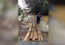 Banjir Hanyutkan Jembatan di Bengkayang