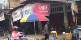 Menikmati Dua Macam Durian di Bengkayang