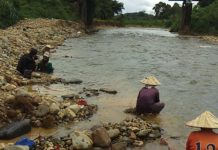 Kisah Pendulang Emas di Sungai Ledo