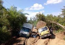 Jalan Menukung Mirip Kubangan Kerbau