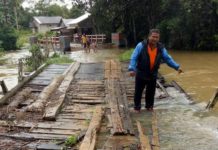 Ngerii..! Hujan Seharian, Jembatan Bukit Serayan Hanyut