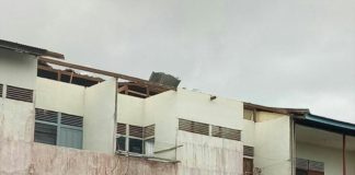 Diterpa Angin Kencang, Atap Rumah Warga Jalan Sintang Melayang